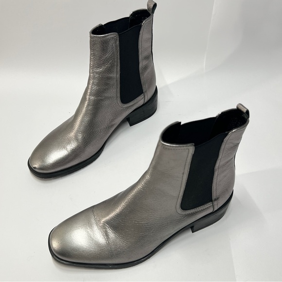KENNETH COLE Reaction Women’s Size 9 Salt Chelsea Boot silver and Black - Picture 2 of 12